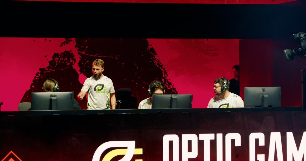 OpTic Gaming at the ALGS Championship celebrating a match win.