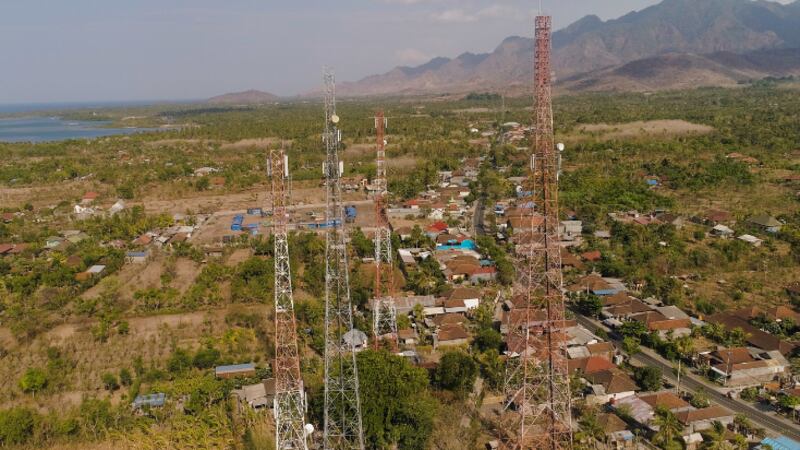 Wireless carriers are reportedly storing your smartphone location data.